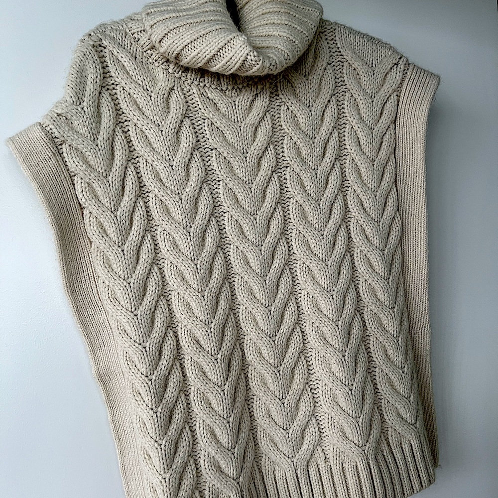 Zara Women’s cream oversized turtleneck sweater, size S